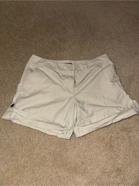 Women's Cotton Roll-Cuff Shorts in Light Cream